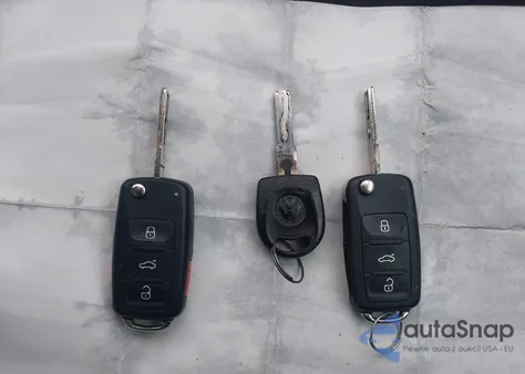 2013 Volkswagen Golf 2.5L 4-Door from USA, damaged, VIN WVWDB7AJ2DW137049